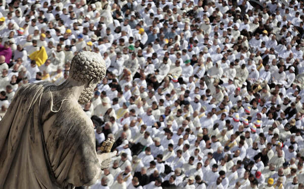 Pope beatifies John Paul before 1m faithful