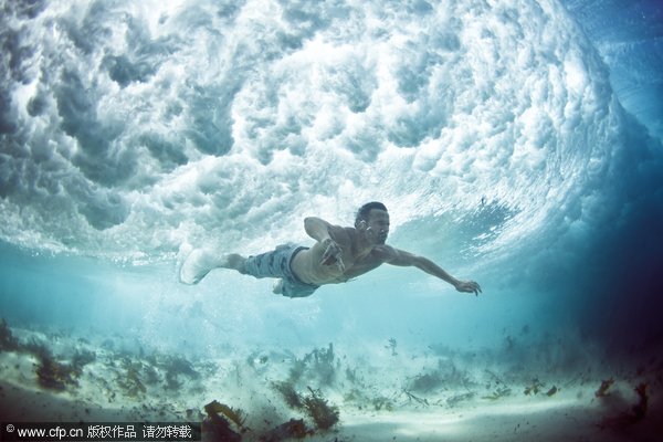 Swimmers battle power of ocean