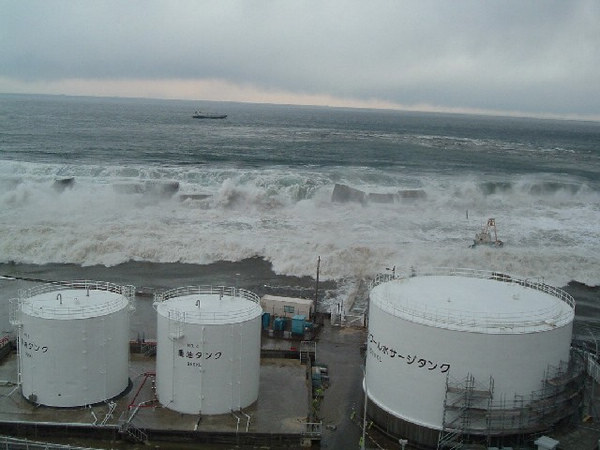Water rushes into Fukushima nuke power plant