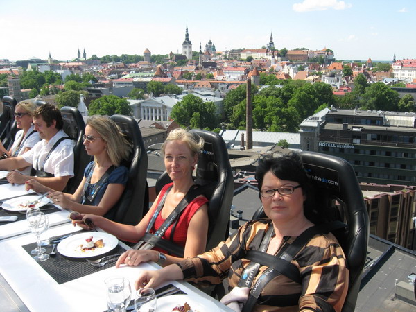 People enjoy 'dinner in the sky' in Estonia