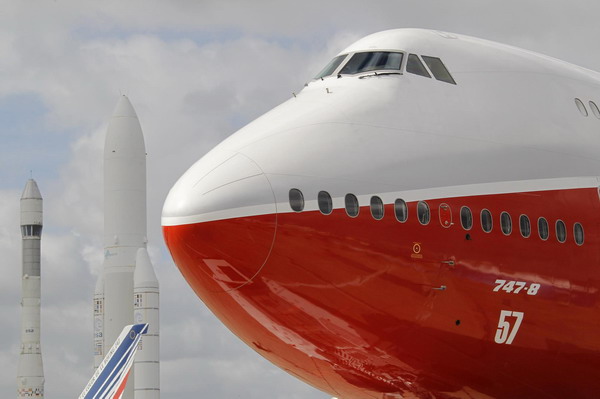 New elongated Boeing 747 lands at Paris Air Show