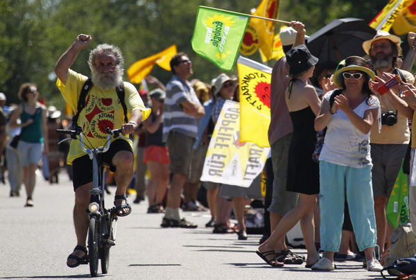 Protesters demand French nuclear plant closure