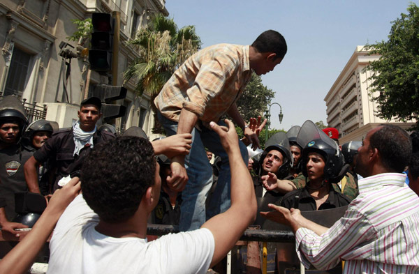 Egypt police clash with youths; over 1,000 hurt