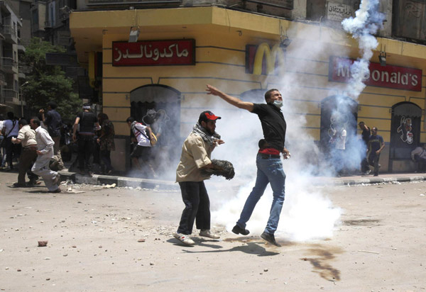 Egypt police clash with youths; over 1,000 hurt