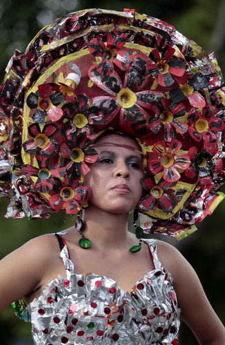 Nicaraguans don recyclable attires in celebration