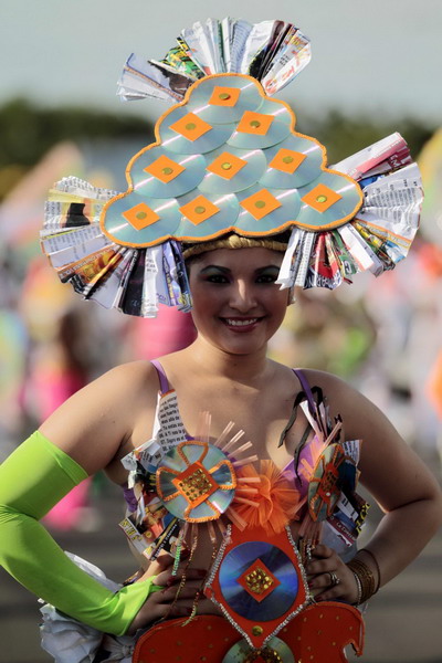 Nicaraguans don recyclable attires in celebration