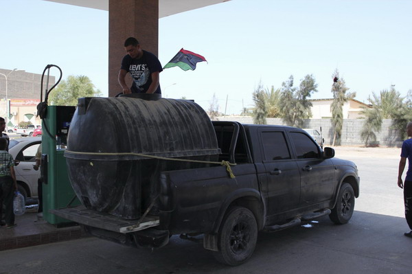 Fuel scarce in Misrata after rocket hits depot