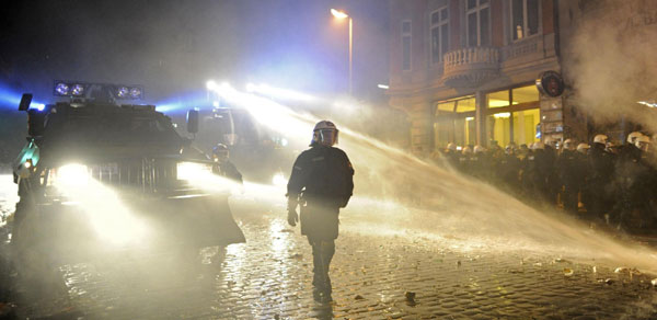 Demonstrators clash with police in Hamburg