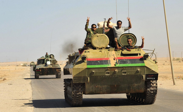 Rbels converge on Gadhafi's hometown