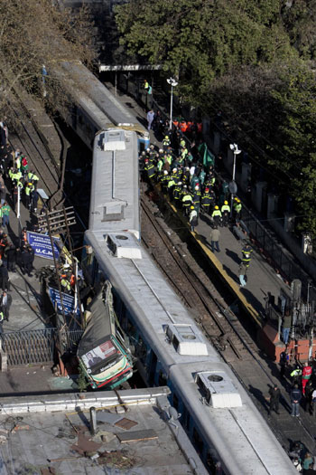 9 dead, 214 hurt in Argentina bus-train crash