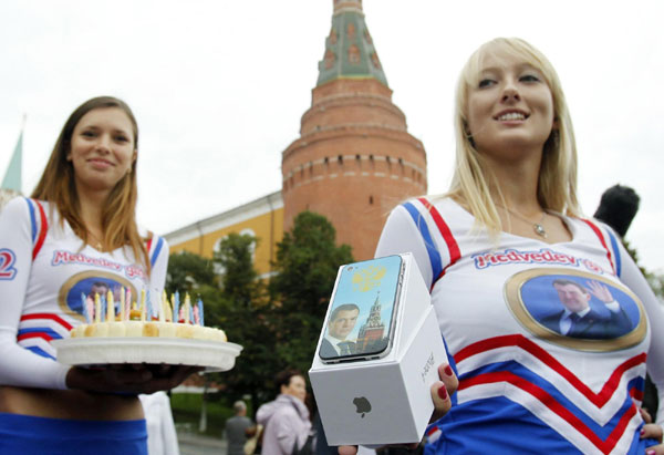 'Medvedev girls' show gifts for Medvedev's birthday
