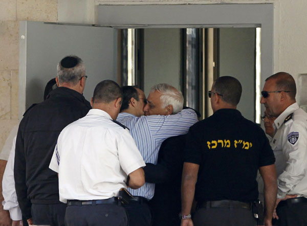 Former Israeli President arrives at prison