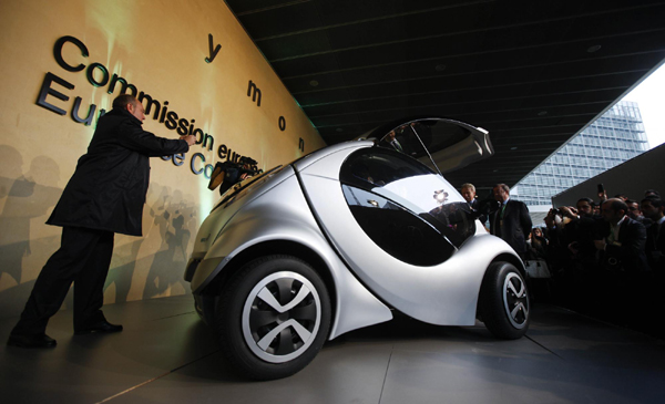 Electric fold-up car Hiriko unveiled