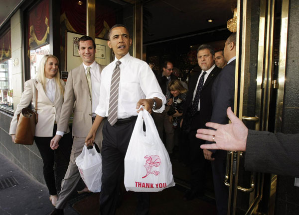 Obama gets lunch take-out in Chinatown