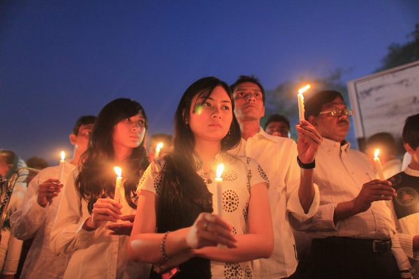 Candlelight vigil held to mark Japanese quake