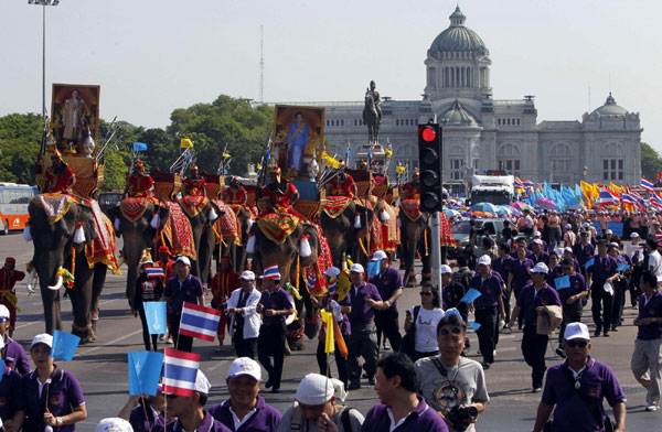 Elephants perform in May Day rally in Bangkok