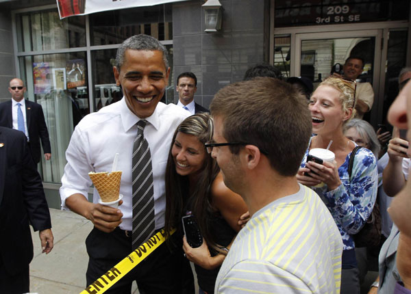Obama charms voters with ice cream