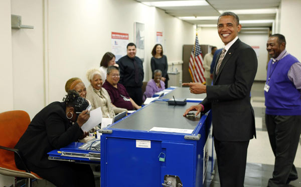 Obama votes early in Chicago