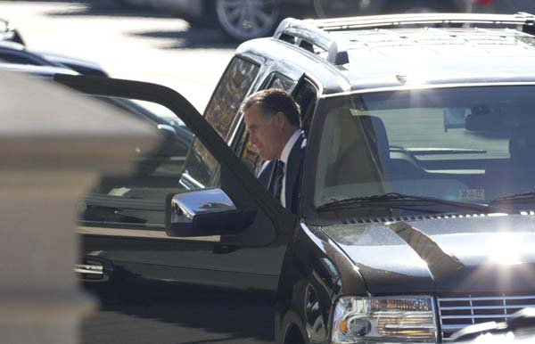 Obama hosts election rival Romney for lunch
