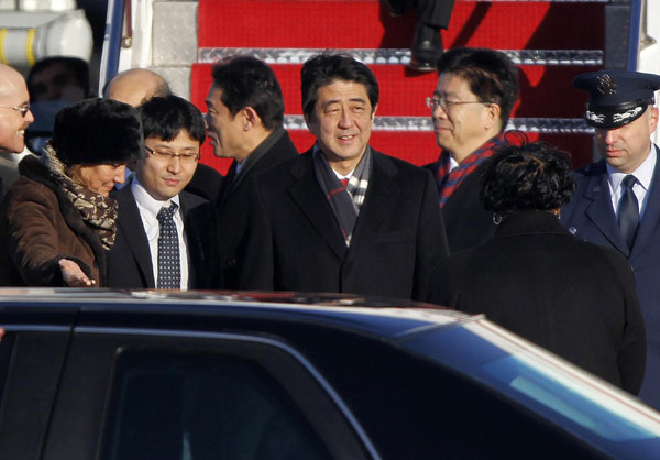Abe in Washington for meeting with Obama
