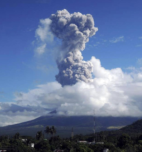 Philippine volcano spews rocks, killing 5