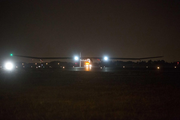 Solar plane lands in NY, completing journey
