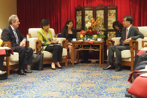 Chinese Vice-Premier meets US officials