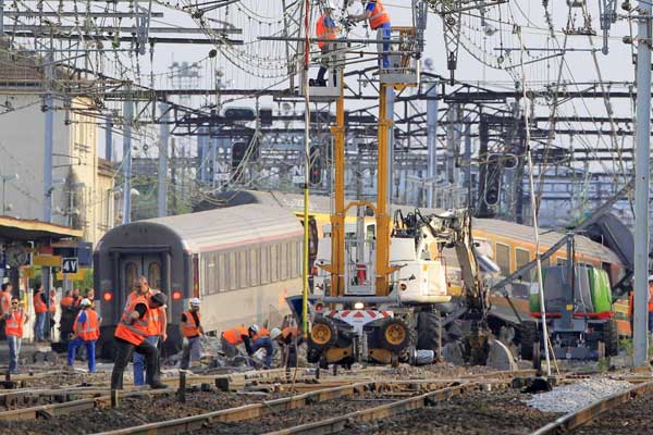 French train derailment kills six: media