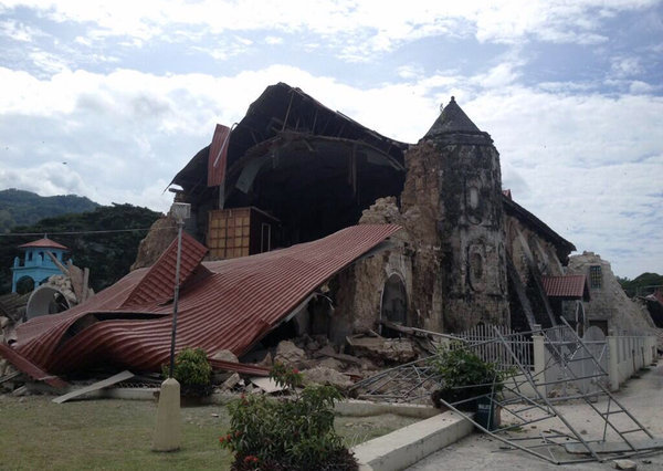 4 dead, power cut as M7.2 quake rocks Philippines