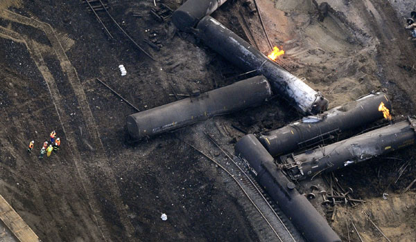 Train carrying oil, gas derails in Canada