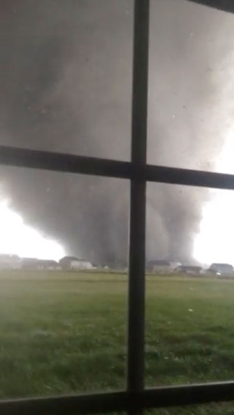 5 dead as tornadoes ravage US Midwest