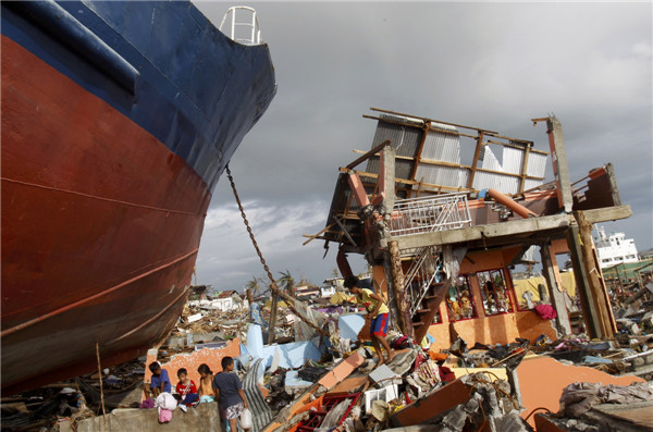 Death toll from typhoon Haiyan in Philippines tops 4,000