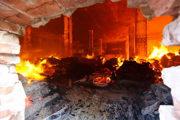 Huge Bangladesh fire destroys key garments factory