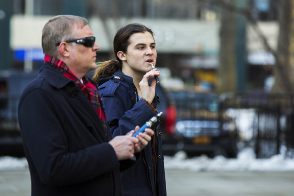 New York mulls banning e-cigarettes