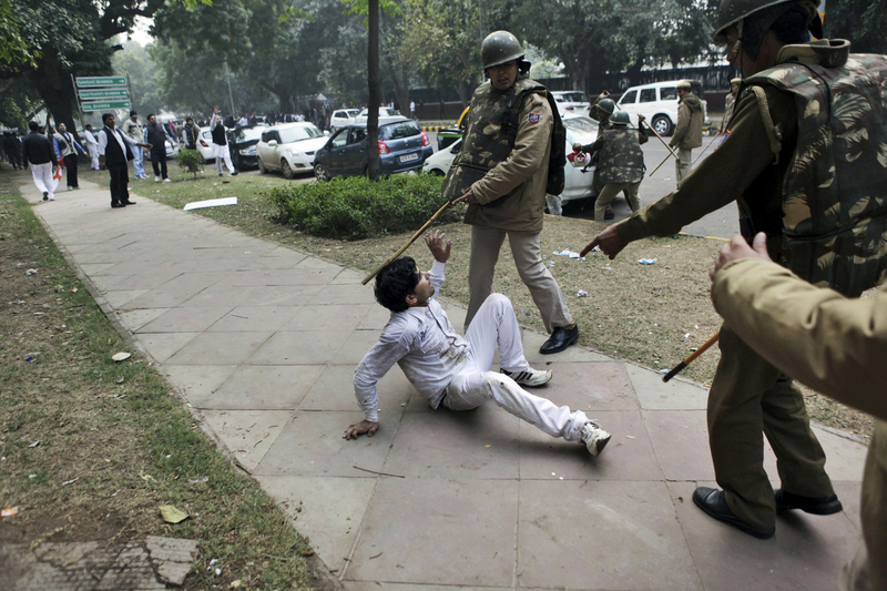 Indian protesters clash with police