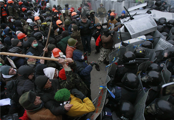 Protesters clash with police in Ukraine