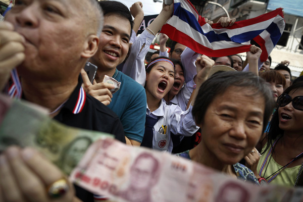 Thai political crisis threatens budget, rice scheme