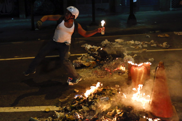 Venezuelan anti-govt protest turns violent