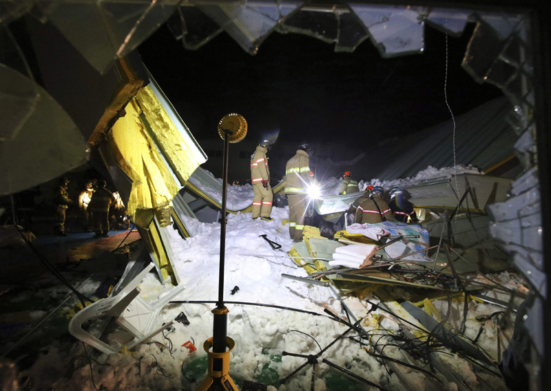 Building collapse at Korean resort kills 10