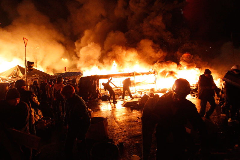 Riot police move in against Kiev protest camp