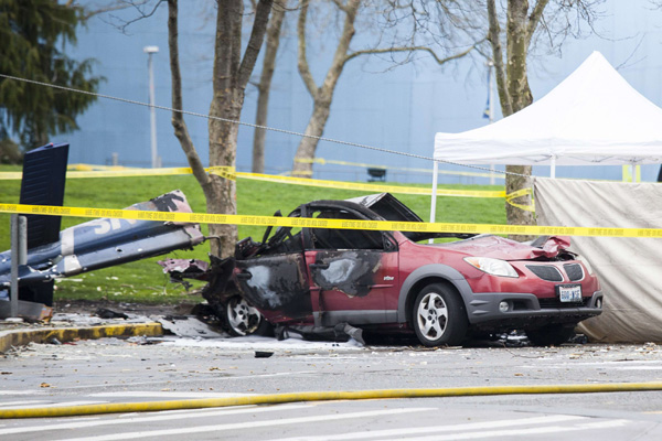 2 dead in helicopter crash near Seattle Space Needle