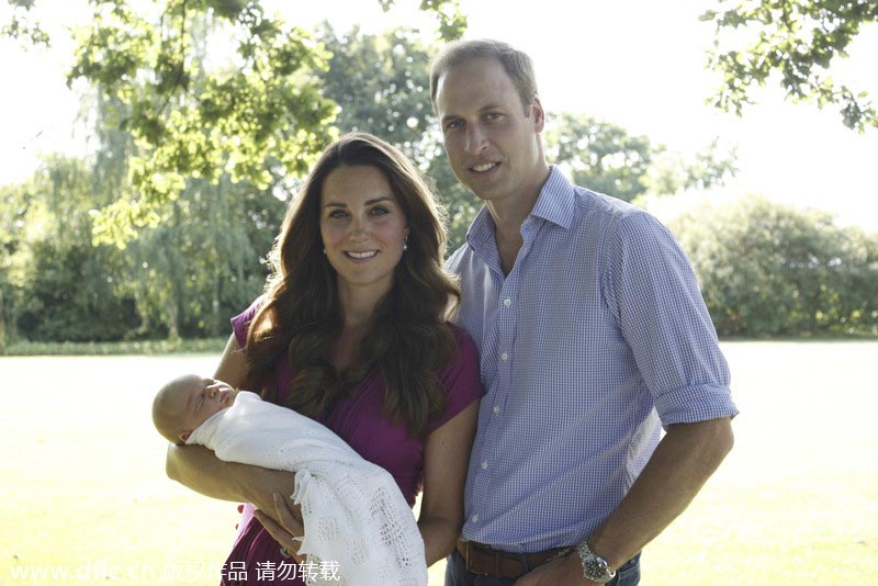 Prince William, Kate release new photo with Prince George