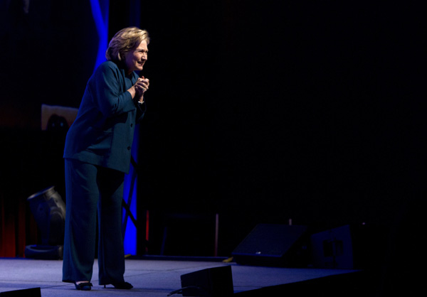 Hillary Clinton dodges shoe during speech