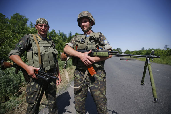 Ukraine tightens control on border with Russia
