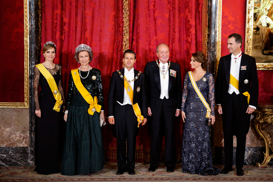 Spain's outgoing king hosts visit of Mexican president