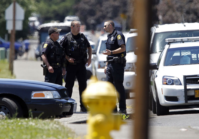 One student, gunman dead after Oregon high school shooting