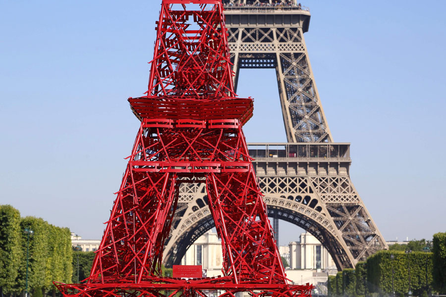 Eiffel Tower gets a little brother