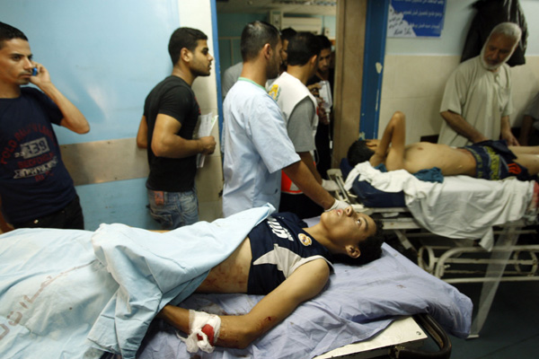 Israel kills top Gaza militant, five others in air strike