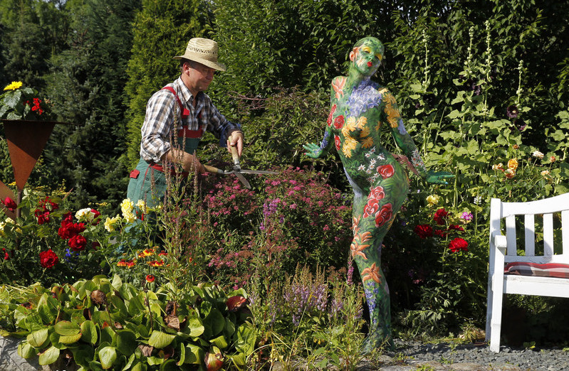 When a gardener meets a floral fairy