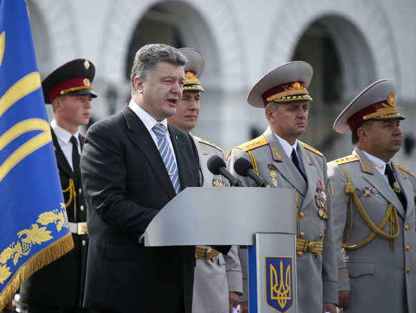Ukraine marks national day, militants parade captives
